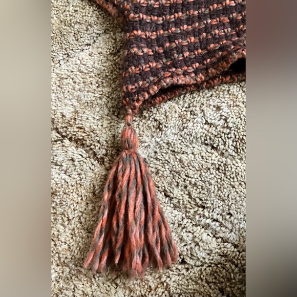 Renee’s NYC Poncho, OS, 10% Alpaca, 10% Wool, Rust/Brown Color - Picture 6 of 11